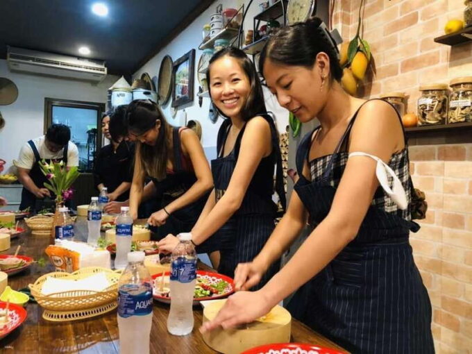 Hanoi Food Adventure: Vietnamese Market Tour & Cooking Class - Customer Feedback and Ratings