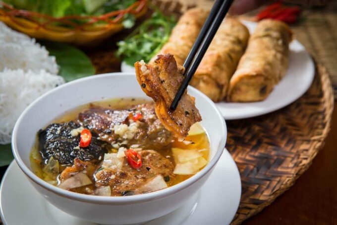 Hanoi: Foodie Tour With Train Street - Cuisine Exploration