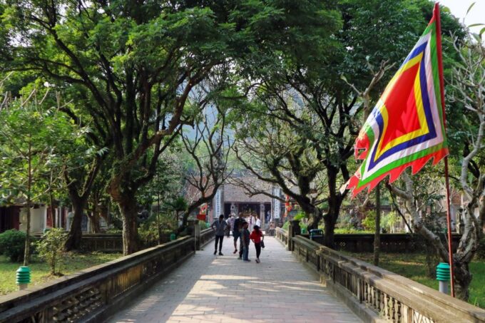 Hanoi: Full Day Guided Tour of Hoa Lu, Tam Coc, and Mua Cave - Booking and Pricing