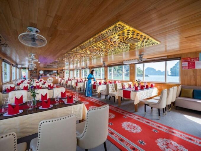 Hanoi: Full-Day Ha Long Bay Cruise With Lunch & Tranfers - Exploring Sung Sot Cave