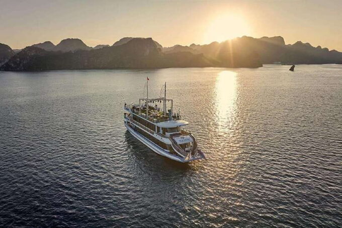 Hanoi: Full-Day Halong Bay 5-Star Cruise With Kayak & Buffet - Scenic Drive to Halong Bay