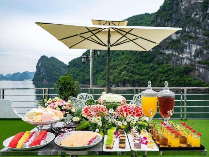 Hanoi: Fullday Halong Bay 5 Star, Jacuzzi, Buffet,Kayak,Swim - Activities and Amenities