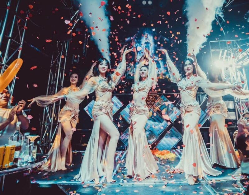 Hanoi: Guided Bar Crawl With Drinks and Nightclub Entry - Participant Eligibility and Languages