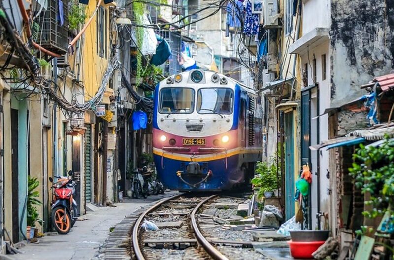 Hanoi: Guided Food Tour With Train Street Visit - Food Tastings