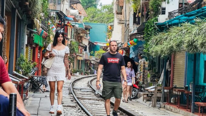 Hanoi: Guided Food Tour With Train Street Visit - Group Size and Scheduling