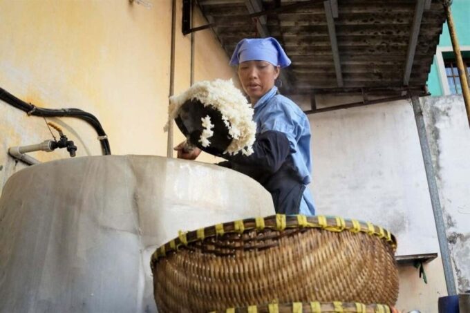 Hanoi: Guided Full-Day Bamboo Fish Trap & Soy Sauce Villages - Visiting Hung Yen Village