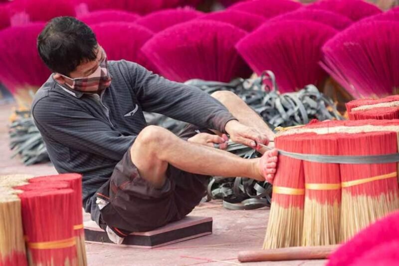 Hanoi: Guided Full-Day Incense Village & Hoa Lu , Tam Coc - Itinerary