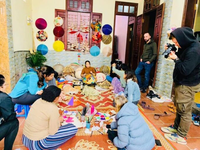 Hanoi: Guided Half-Day Incense & Hat-Making Tour Group Of 9 - Group Size