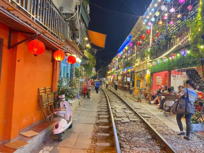 Hanoi: Guided Street Food Tour With Train Street Experience - Customer Testimonials
