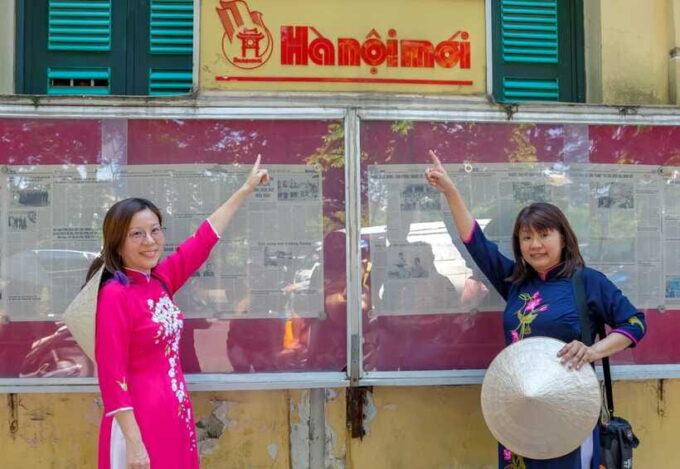 Hanoi: Guided Walking Tour With Pho and Egg Coffee - Capturing the Charm of Train Street