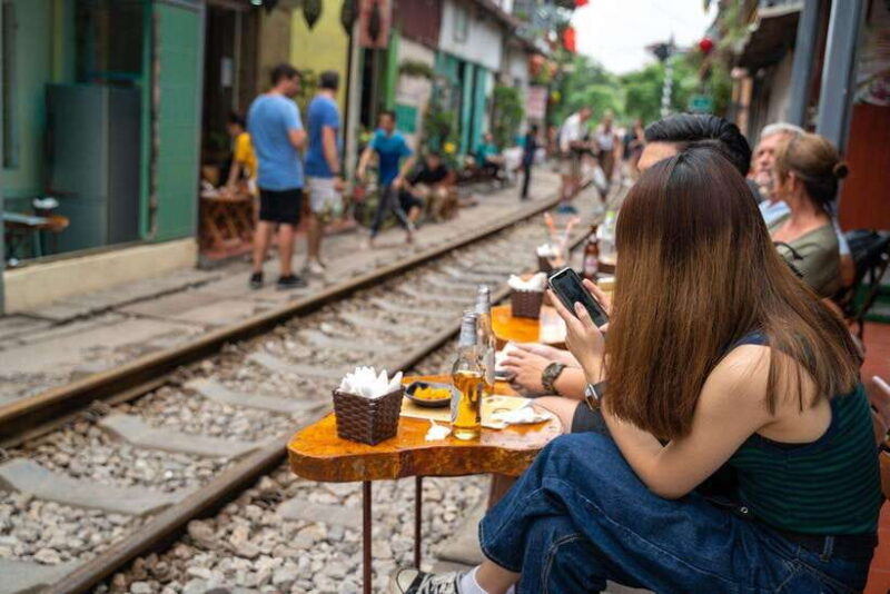 HANOI: HALF-DAY VISIT TRAIN STREET & STREET FOOD - Key Points