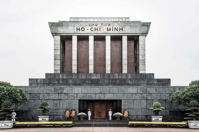 HANOI: HALF-DAY VISIT TRAIN STREET & STREET FOOD - Meeting Point and Recommendations