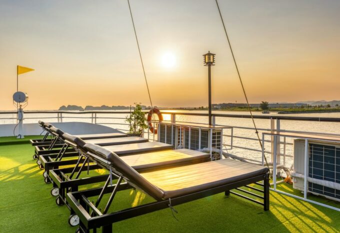 Hanoi: Halong Bay 5-Star Cruise With Lunch Buffet & Kayaking - Sunset Party