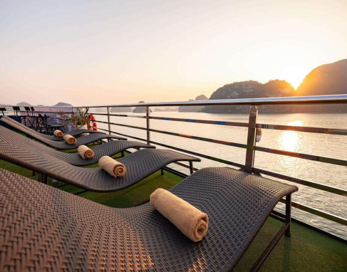 Hanoi: Halong Bay Cruise, Amazing Cave, Titov Island & Kayak - Meeting Point