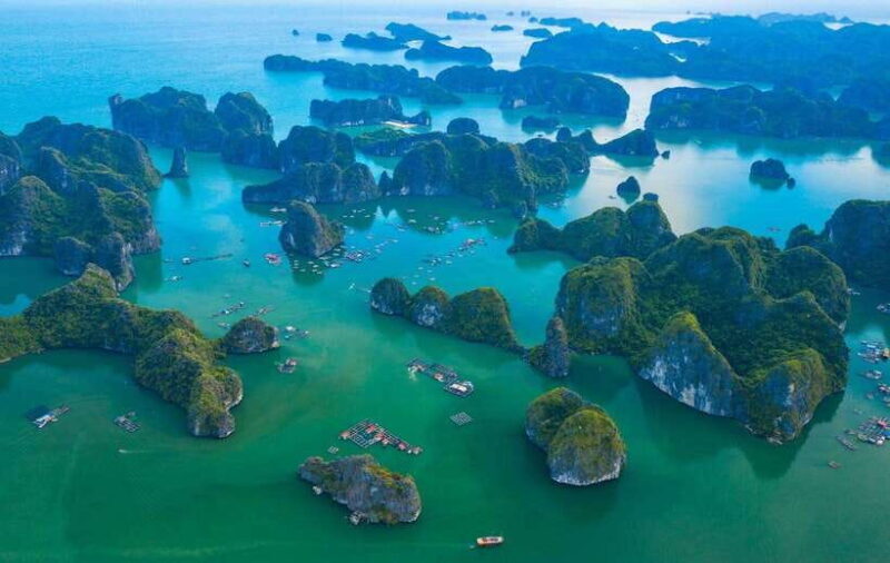 Hanoi: Halong & Lan Ha Bay Cruise With Limousine Transfer - Culinary Experience on Board