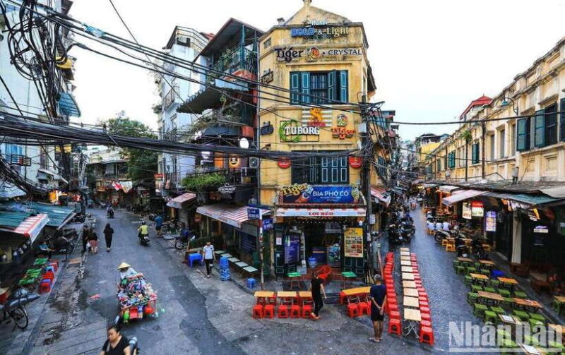 Hanoi Hidden Gems: Old Quarter & Train Street Walking Tour - Dong Xuan Market