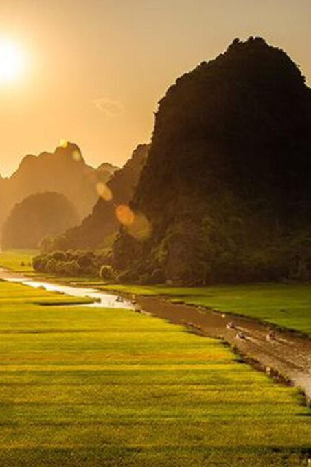 Hanoi: Hoa Lu, Tam Coc and Mua Cave Limo Bus Tour With Lunch - Boat Trip and Hiking