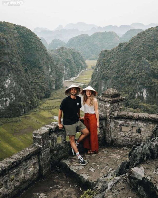 Hanoi: Hoa Lu, Tam Coc, Mua Cave 1-Day Ninh Binh Luxury Tour - Hoa Lu Ancient Capital Exploration