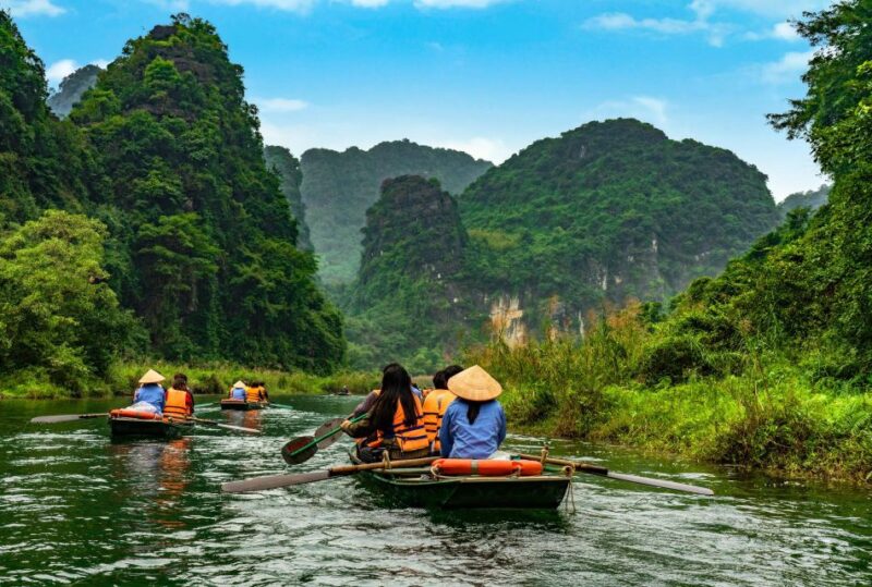 Hanoi: Hoa Lu, Trang An, and Mua Cave Day Trip With Lunch - Exploring Ancient Hoa Lu