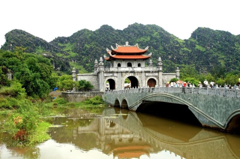 Hanoi: Hoa Lu, Trang An, and Mua Cave Full-Day Trip - Panoramic Views From Mua Cave