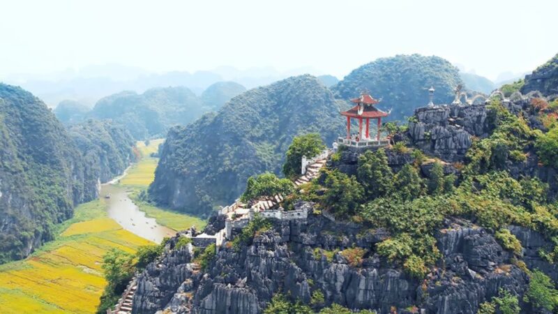 Hanoi: Hoa Lu, Trang An Caves, & Mua Cave Day Trip and Lunch - Boat Trip on Trang An Stream