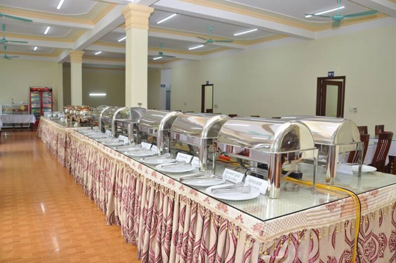 Hanoi: Hoa Lu, Trang An Caves, & Mua Cave Day Trip and Lunch - Visiting the Trang An Cave Complex