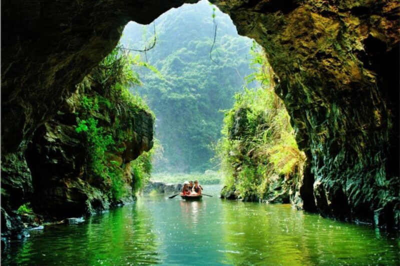 Hanoi: Hoa Lu - Trang An - Mua Cave, Buffet Lunch & Cycling - Buffet Lunch