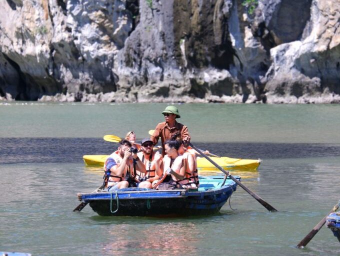 Hanoi: Islands & Caves Ha Long Cruise With Lunch & Kayaking - Kayaking or Bamboo Boat Exploration