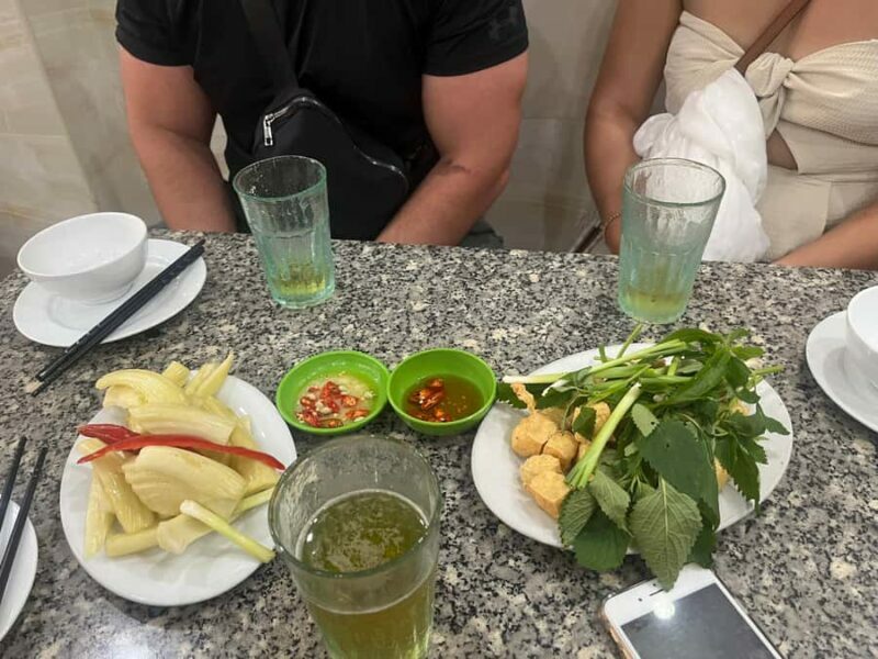 Hanoi Local Fresh Beer and Culinary Tour with Train Street - Wrapping Up at Hang Da Street: The Classic Banh Mi