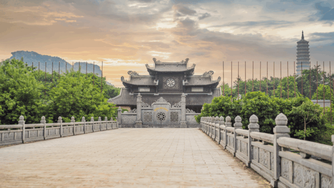 Hanoi: Luxurious 2-Day Ninh Binh Tour With Hotel/Bungalow - Luxury Accommodations