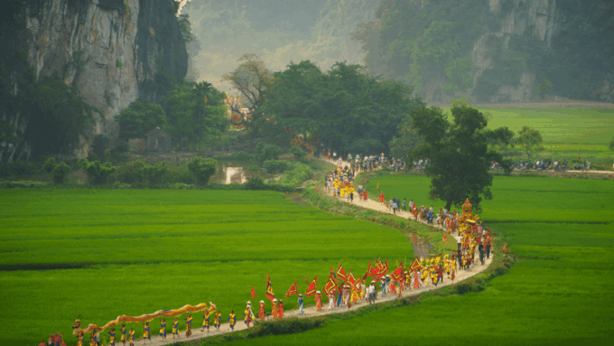 Hanoi: Luxurious 2-Day Ninh Binh Tour With Hotel/Bungalow - Scenic Boat Experiences