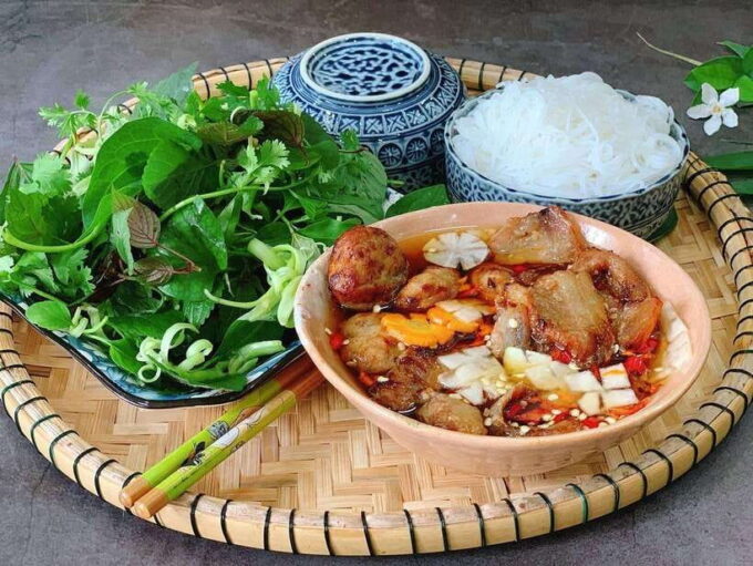 Hanoi: Michelin-Selected Private Street Food Tour - Indulging in Café Giang