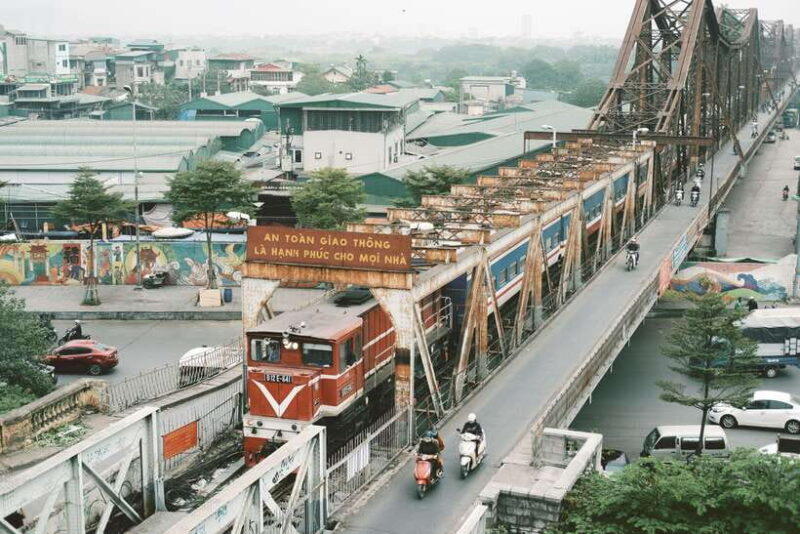 HANOI MOTORBIKING TO TOURIST ATTRACTIONS & STREET FOOD TOUR - Key Points