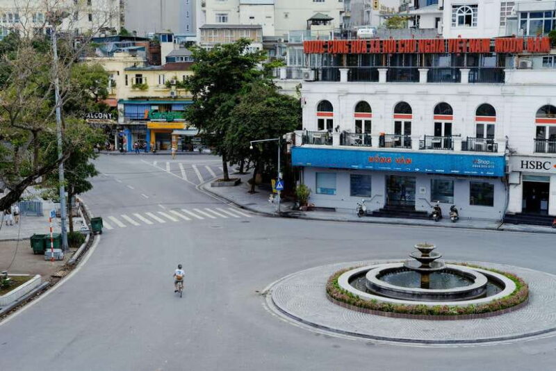HANOI MOTORBIKING TO TOURIST ATTRACTIONS & STREET FOOD TOUR - Culinary Experience