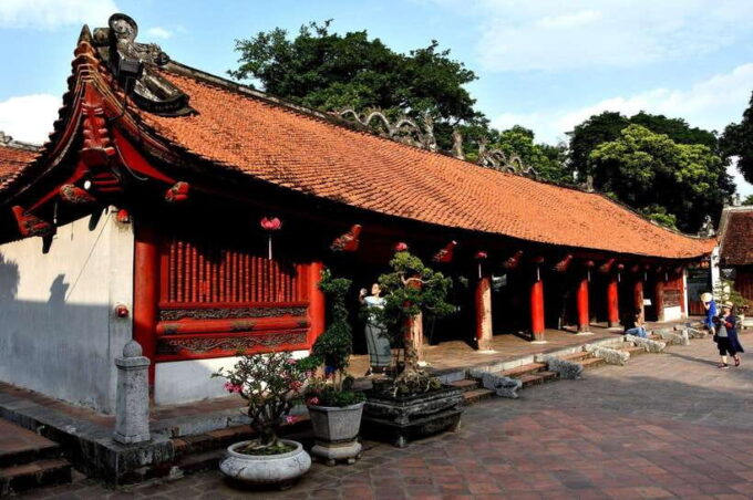 HANOI: MOTORBIKING TO TRAIN STREET AND TEMPLE OF LITERATURE - Customizing the Private Tour Experience