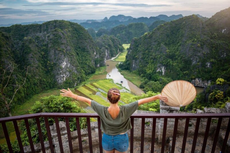 Hanoi: Ninh Binh - Halong 2-Day 1-Night Trip by Bus - Bungalow/Hotel - Buffet Lunch With Local Cuisine