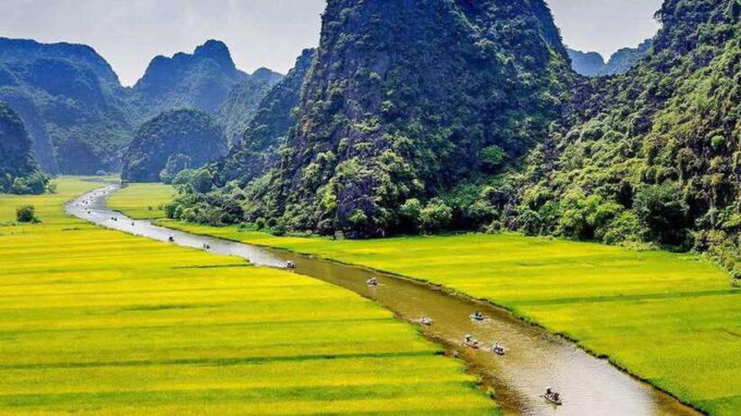 Hanoi: Ninh Binh - Halong on Land: Hoa Lu, Tam Coc, Mua Cave - Prohibited Items