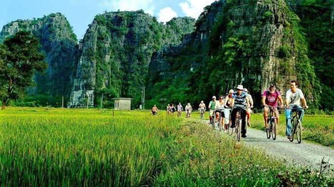 Hanoi: Ninh Binh - Halong on Land: Hoa Lu, Tam Coc, Mua Cave - Pricing and Duration