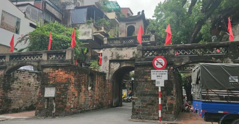 Hanoi Old Quarter: Private Walking Tour to Historical Sites. - Local Cuisine and Snacks