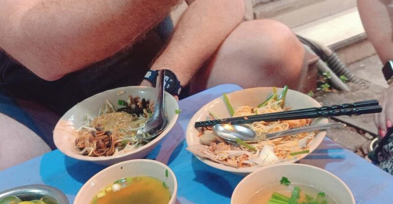 Hanoi: Old Quarter Street Food Walking Tour With 10 Tastings - Food and Cultural Insights