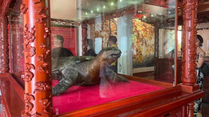 Hanoi Old Quarter Walking Tour - Taking in Local Culture
