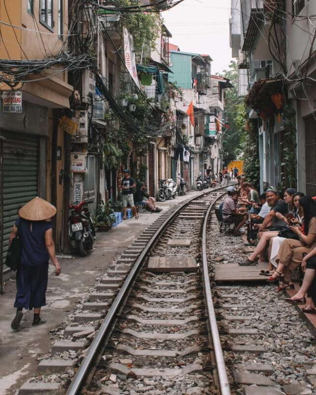 Hanoi: Old Quarter Walking Tour With Private Lunch - Dong Xuan Market Exploration