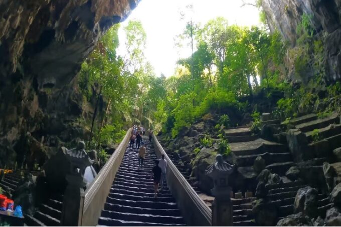 Hanoi: Perfume Pagoda and Incense Making Tour With Lunch - Discovering Quang Phu Cau Village