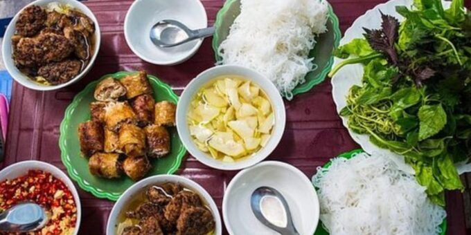 Hanoi: Private Food Tour With 8-10 Food Tastings - Exploring Hanois Vibrant Food Scene