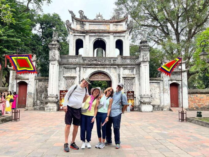 Hanoi: Private Half-day City Highlights and Hidden Gems Tour - Discovering the Temple of Literature