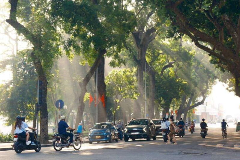 Hanoi: Private Motorbike Tour With Highlight Local Food - Discovering Hanois Culture and History