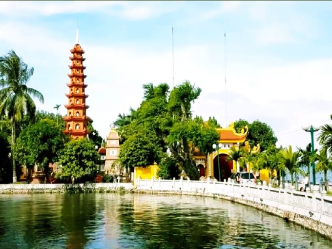 Hanoi: Private Museum, History and Mausoleum Tour - Temple of Literature