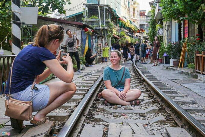Hanoi: Private Old Quarter Walking Tour With Train Street - Discovering the Charm of Train Street