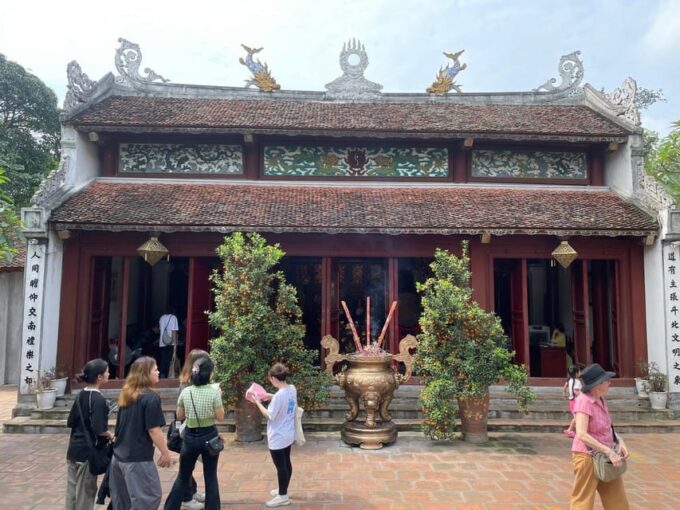Hanoi Private Tour: Walking & Discovering Local Culture - Experiencing Local Market Flavors