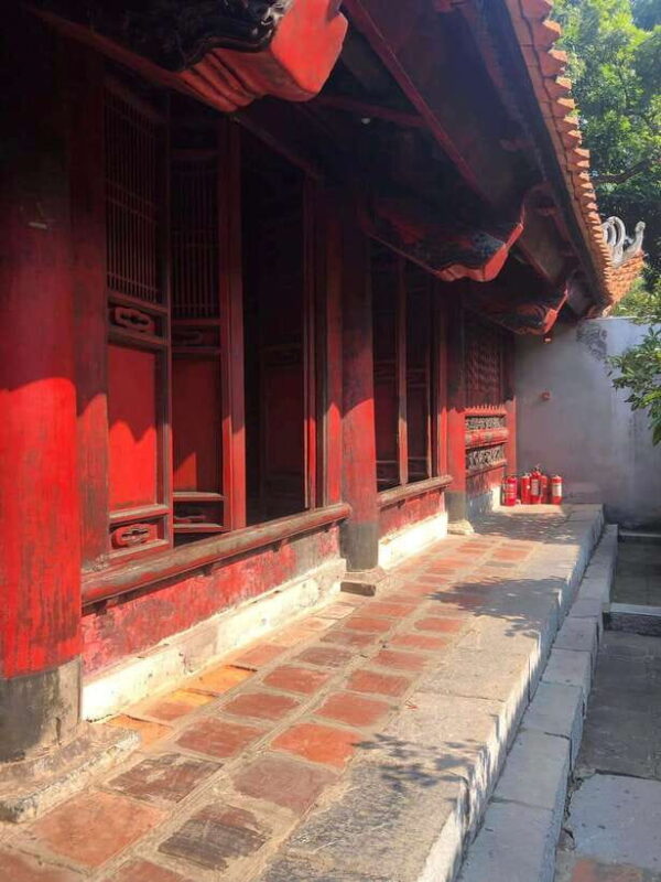 HANOI: RIDE TO HANOI JANE RELATED ATTRACTIONS & TRAIN STREET - Cultural Immersion
